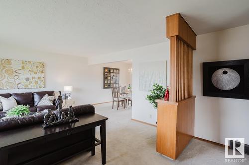 16045 95 Av Nw, Edmonton, AB - Indoor Photo Showing Living Room