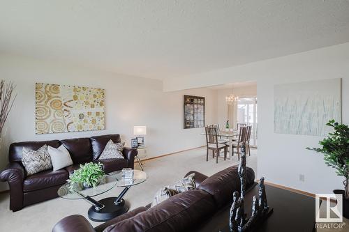 16045 95 Av Nw, Edmonton, AB - Indoor Photo Showing Living Room