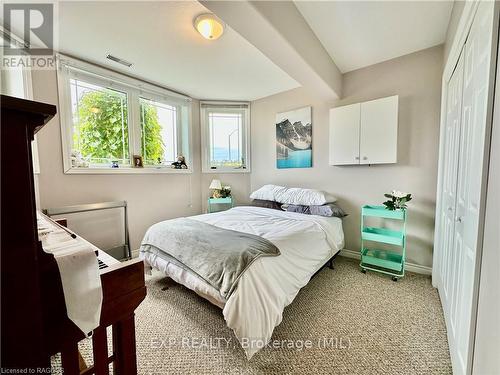 676 23Rd Avenue, Hanover, ON - Indoor Photo Showing Bedroom