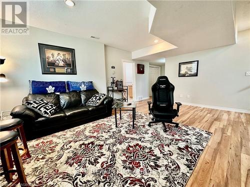 676 23Rd Avenue, Hanover, ON - Indoor Photo Showing Living Room