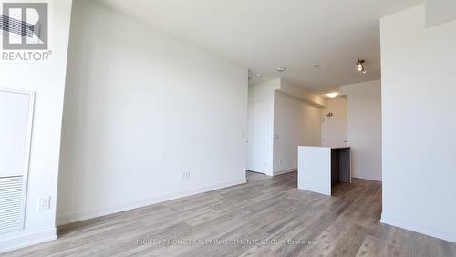 833 - 2 David Eyer Road, Richmond Hill, ON - Indoor Photo Showing Other Room