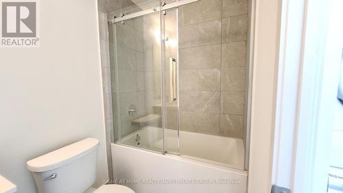 833 - 2 David Eyer Road, Richmond Hill, ON - Indoor Photo Showing Bathroom