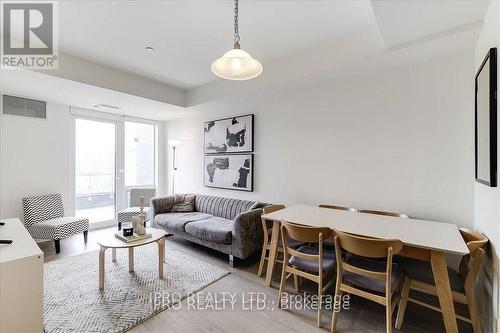 111 - 3028 Creekshore Common, Oakville, ON - Indoor Photo Showing Living Room