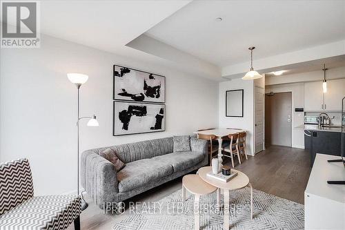 111 - 3028 Creekshore Common, Oakville, ON - Indoor Photo Showing Living Room