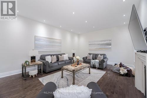 18 Falkland Road, Brampton, ON - Indoor Photo Showing Living Room