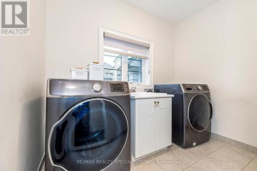 18 Falkland Road, Brampton, ON - Indoor Photo Showing Laundry Room