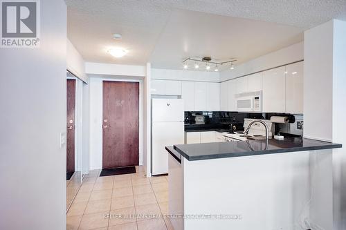 1509 - 2565 Erin Centre Boulevard, Mississauga, ON - Indoor Photo Showing Kitchen