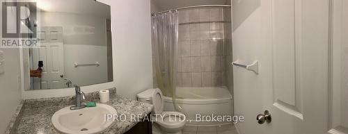 24 - 135 Hardcastle Drive, Cambridge, ON - Indoor Photo Showing Bathroom