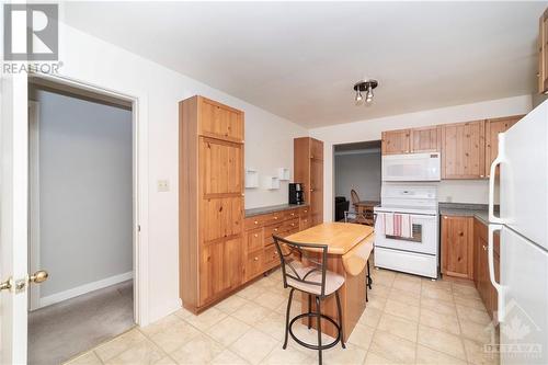 70 Rebecca Crescent, Ottawa, ON - Indoor Photo Showing Kitchen