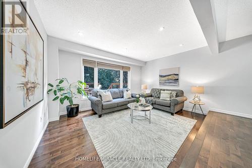 19 Mccabe Crescent, Vaughan, ON - Indoor Photo Showing Living Room