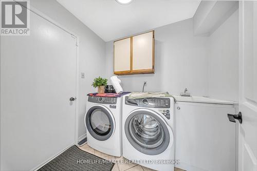 19 Mccabe Crescent, Vaughan, ON - Indoor Photo Showing Laundry Room