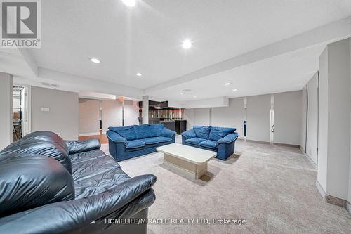 19 Mccabe Crescent, Vaughan, ON - Indoor Photo Showing Living Room