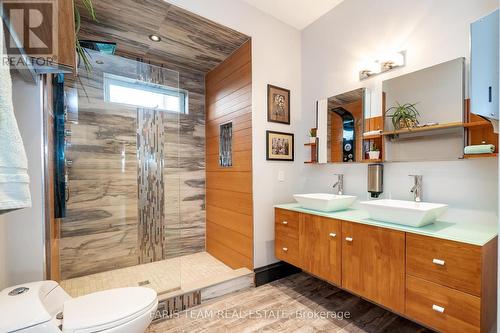 15512 County Road 27, Springwater, ON - Indoor Photo Showing Bathroom