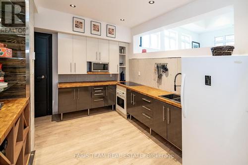 15512 County Road 27, Springwater, ON - Indoor Photo Showing Kitchen