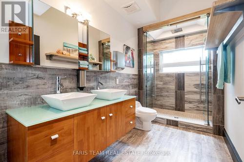 15512 County Road 27, Springwater, ON - Indoor Photo Showing Bathroom