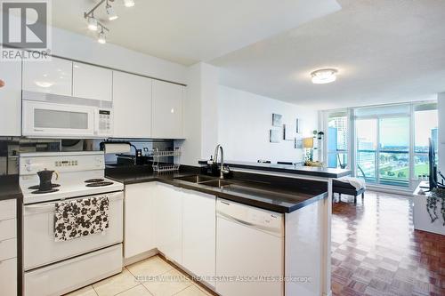 1509 - 2565 Erin Centre Boulevard, Mississauga, ON - Indoor Photo Showing Kitchen With Double Sink