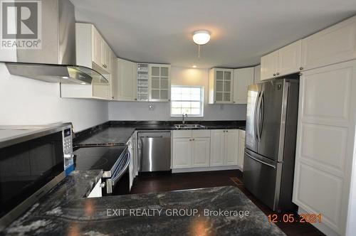 431 Hiscock Shores Road, Prince Edward County (Ameliasburgh), ON - Indoor Photo Showing Kitchen With Double Sink