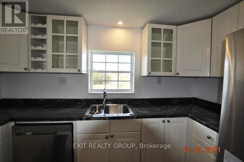 431 Hiscock Shores Road, Prince Edward County (Ameliasburgh), ON - Indoor Photo Showing Kitchen With Double Sink