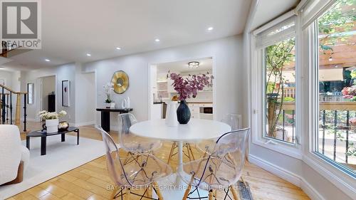 22 Lansbury Court, Vaughan, ON - Indoor Photo Showing Dining Room