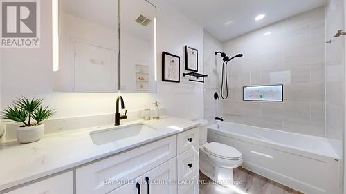 22 Lansbury Court, Vaughan, ON - Indoor Photo Showing Bathroom