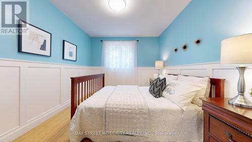 22 Lansbury Court, Vaughan, ON - Indoor Photo Showing Bedroom