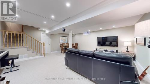 22 Lansbury Court, Vaughan, ON - Indoor