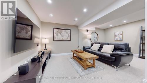 22 Lansbury Court, Vaughan, ON - Indoor