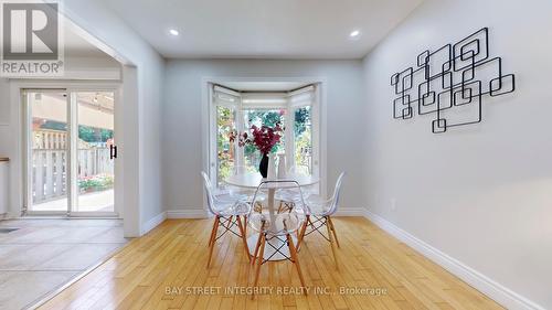 22 Lansbury Court, Vaughan, ON - Indoor Photo Showing Dining Room