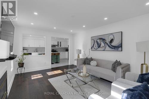 14 Sams Crescent, Brampton, ON - Indoor Photo Showing Living Room