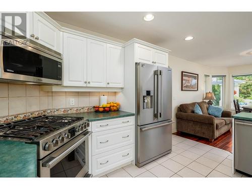 3973 Gallaghers Circle, Kelowna, BC - Indoor Photo Showing Kitchen