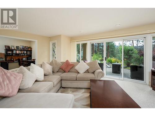 3973 Gallaghers Circle, Kelowna, BC - Indoor Photo Showing Living Room