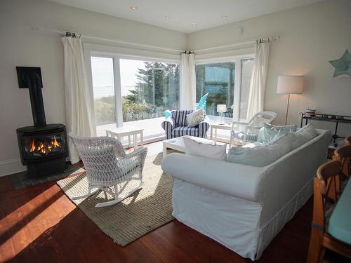 220 Seaside Drive Drive, Louis Head, NS 