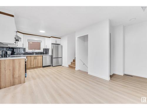 2027 108 Nw, Edmonton, AB - Indoor Photo Showing Kitchen