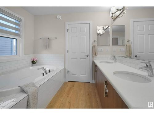 22726 94A Av Nw, Edmonton, AB - Indoor Photo Showing Bathroom