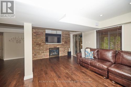 4085 Highland Park Drive, Lincoln, ON - Indoor Photo Showing Living Room With Fireplace