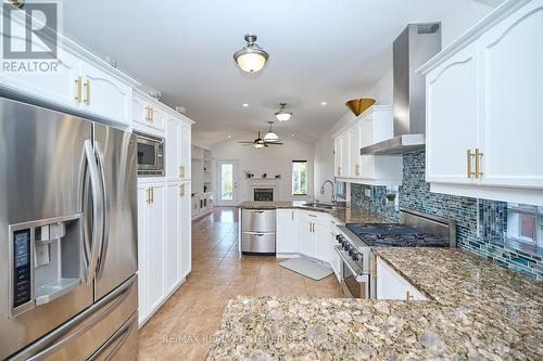 4085 Highland Park Drive, Lincoln, ON - Indoor Photo Showing Kitchen With Double Sink With Upgraded Kitchen