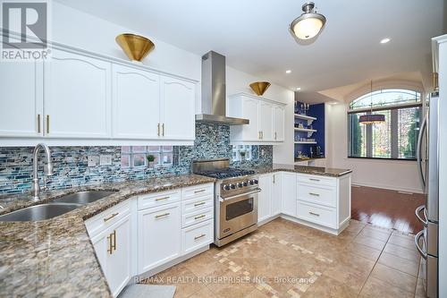 4085 Highland Park Drive, Lincoln, ON - Indoor Photo Showing Kitchen With Double Sink With Upgraded Kitchen