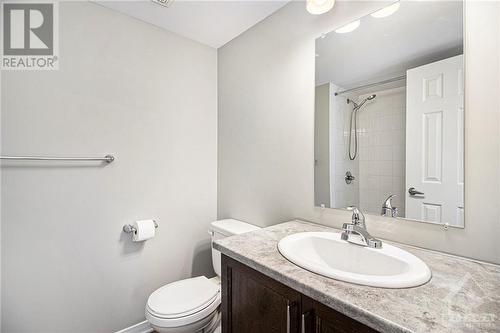 52 Lakepointe Drive, Ottawa, ON - Indoor Photo Showing Bathroom