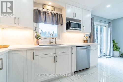 1698 Chester Drive, Caledon, ON - Indoor Photo Showing Kitchen