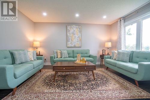 1698 Chester Drive, Caledon, ON - Indoor Photo Showing Living Room