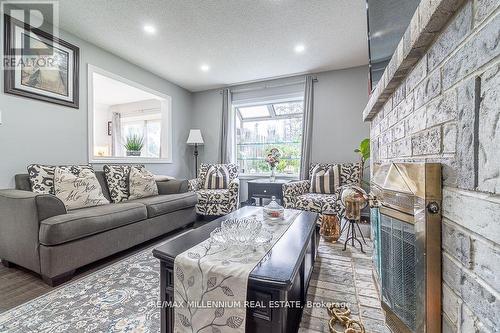 1698 Chester Drive, Caledon, ON - Indoor Photo Showing Living Room