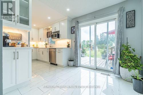 1698 Chester Drive, Caledon, ON - Indoor Photo Showing Kitchen