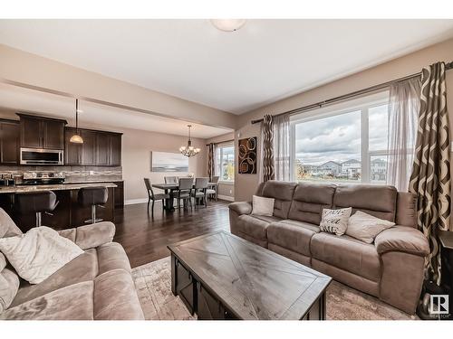 17103 122 St Nw, Edmonton, AB - Indoor Photo Showing Living Room