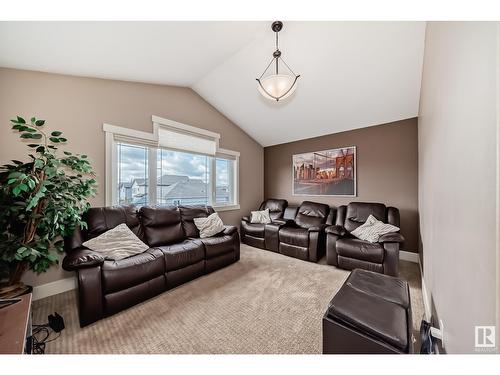 17103 122 St Nw, Edmonton, AB - Indoor Photo Showing Living Room