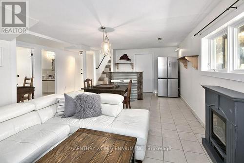 727302 22C Side Road, Blue Mountains, ON - Indoor Photo Showing Living Room