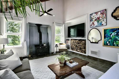 727302 22C Side Road, Blue Mountains, ON - Indoor Photo Showing Living Room