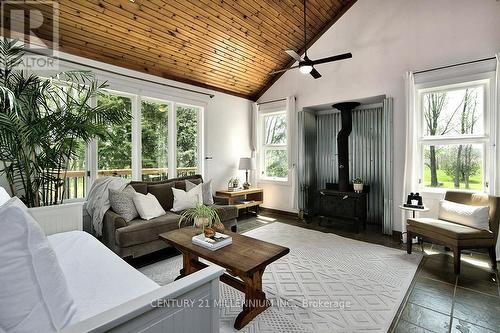 727302 22C Side Road, Blue Mountains, ON - Indoor Photo Showing Living Room