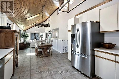 727302 22C Side Road, Blue Mountains, ON - Indoor Photo Showing Kitchen