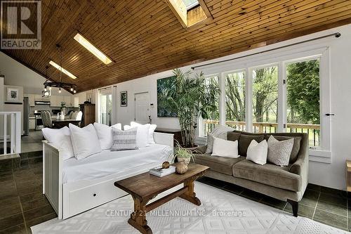 727302 22C Side Road, Blue Mountains, ON - Indoor Photo Showing Living Room