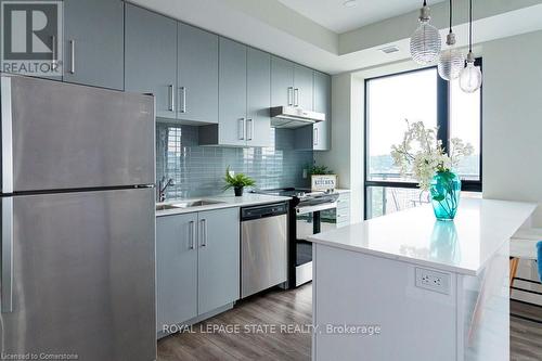 2302 - 15 Queen Street S, Hamilton, ON - Indoor Photo Showing Kitchen With Stainless Steel Kitchen